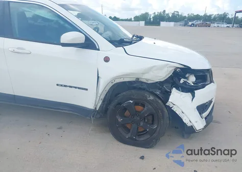 2017 Jeep New Compass Latitude 4X4 z USA, uszkodzony, nr VIN 3C4NJDBB6HT641838